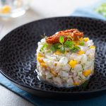 Tartar od orade s mangom i ljutikom