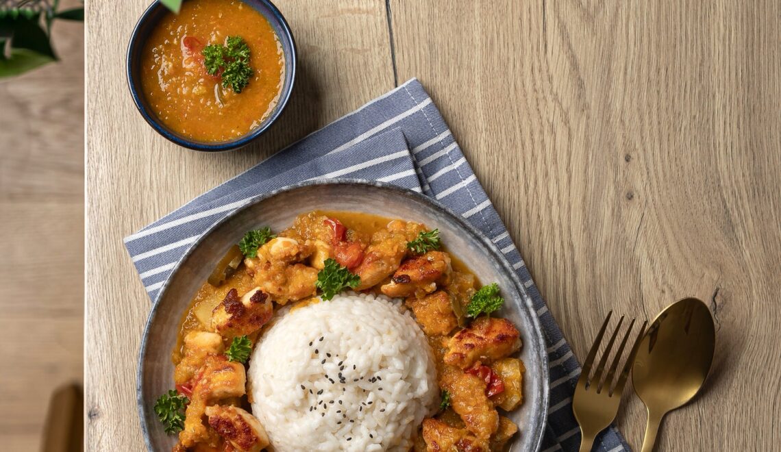 Thai piletina s ananasom i salsom od ananasa